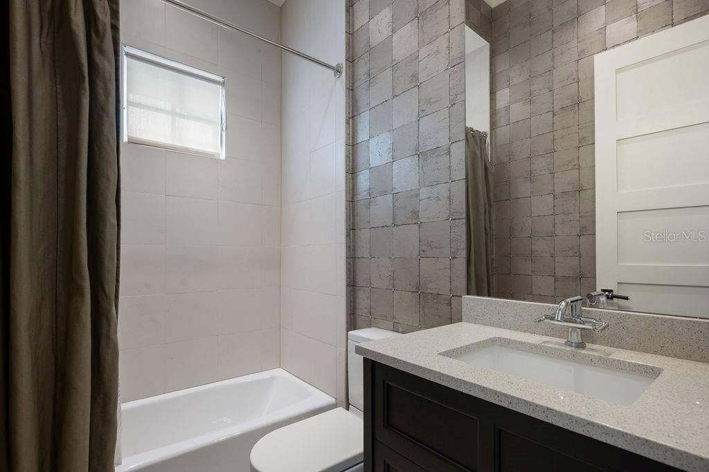 9721 CARILLON PARK DRIVE, Windermere, FL 34786