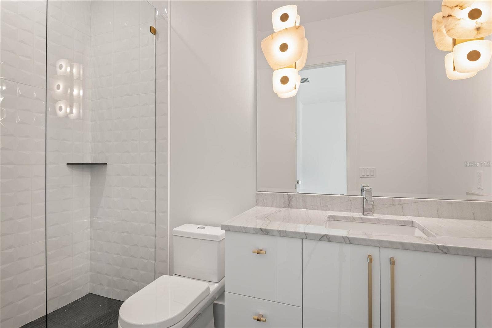 1821 ENGLEWOOD ROAD, Winter Park, FL 32789 Bedroom 2 Ensuite Bath