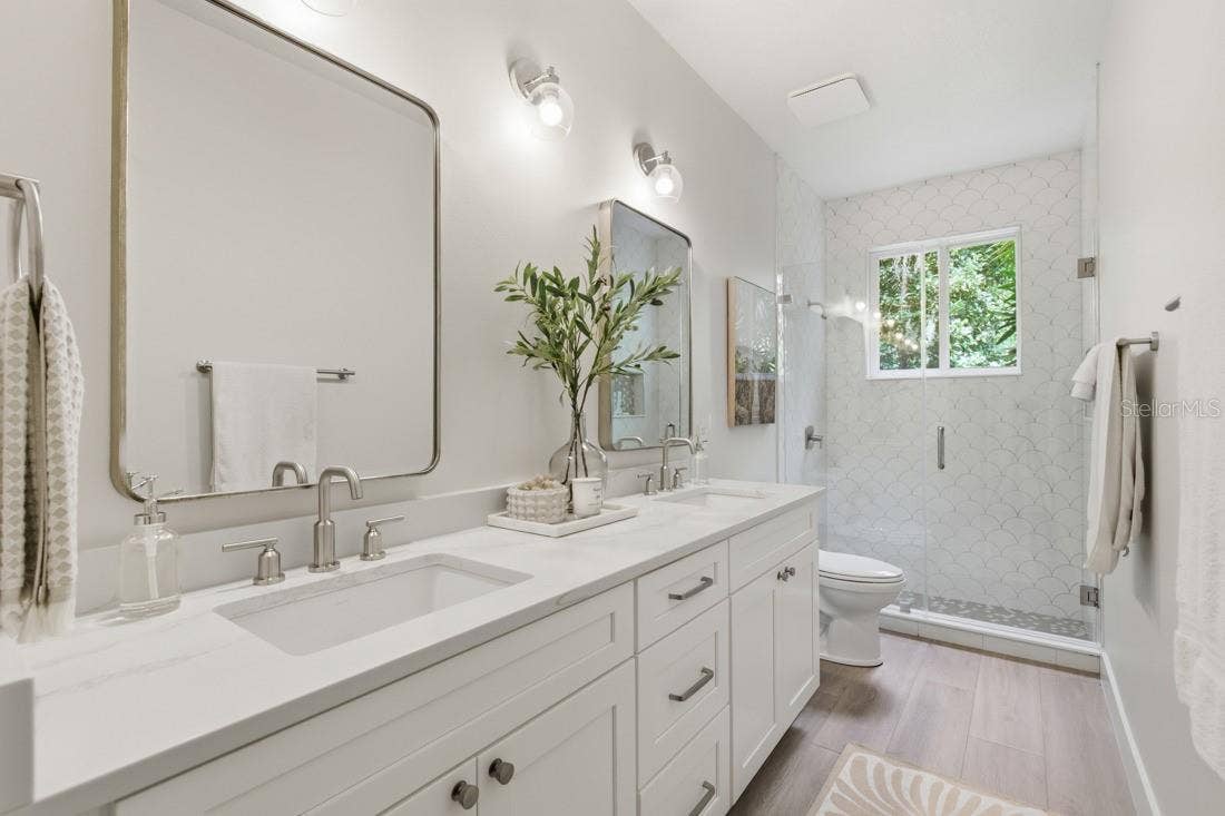 4733 CHULUOTA ROAD, Orlando, FL 32820 Guest Bath