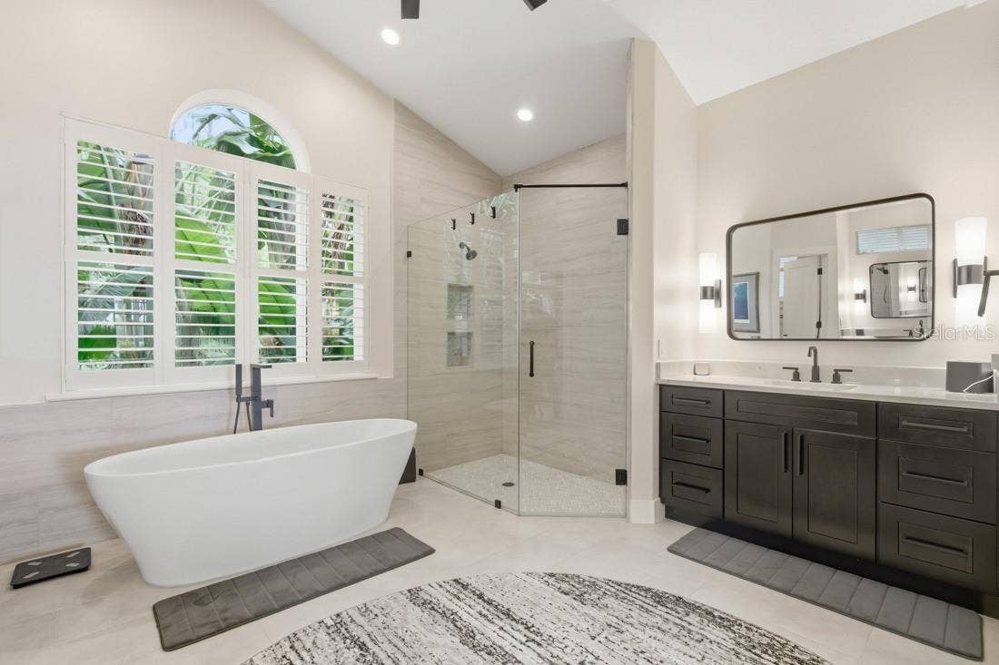 4733 CHULUOTA ROAD, Orlando, FL 32820 Primary Bath