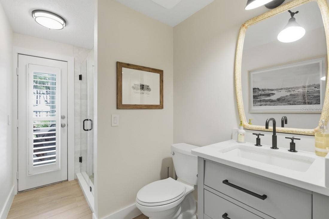 4733 CHULUOTA ROAD, Orlando, FL 32820 Cabana Bath