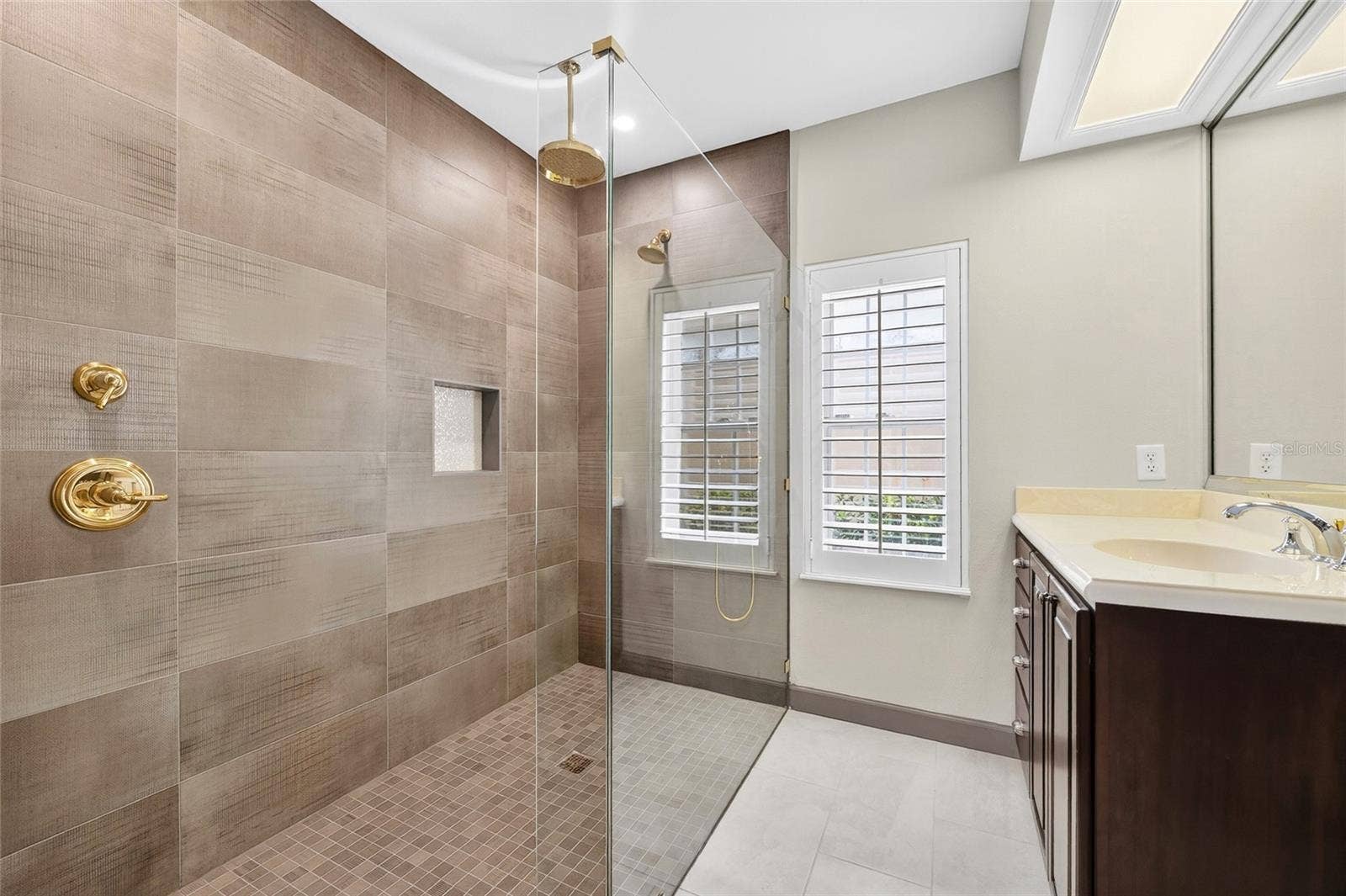 5941 CHESAPEAKE PARK, #GE, Orlando, FL 32819 Master En-Suite