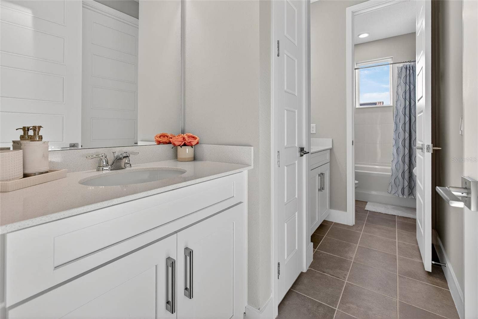 5217 CITRUS LEAF BOULEVARD, Winter Garden, FL 34787 bathroom 3 - jack and jill