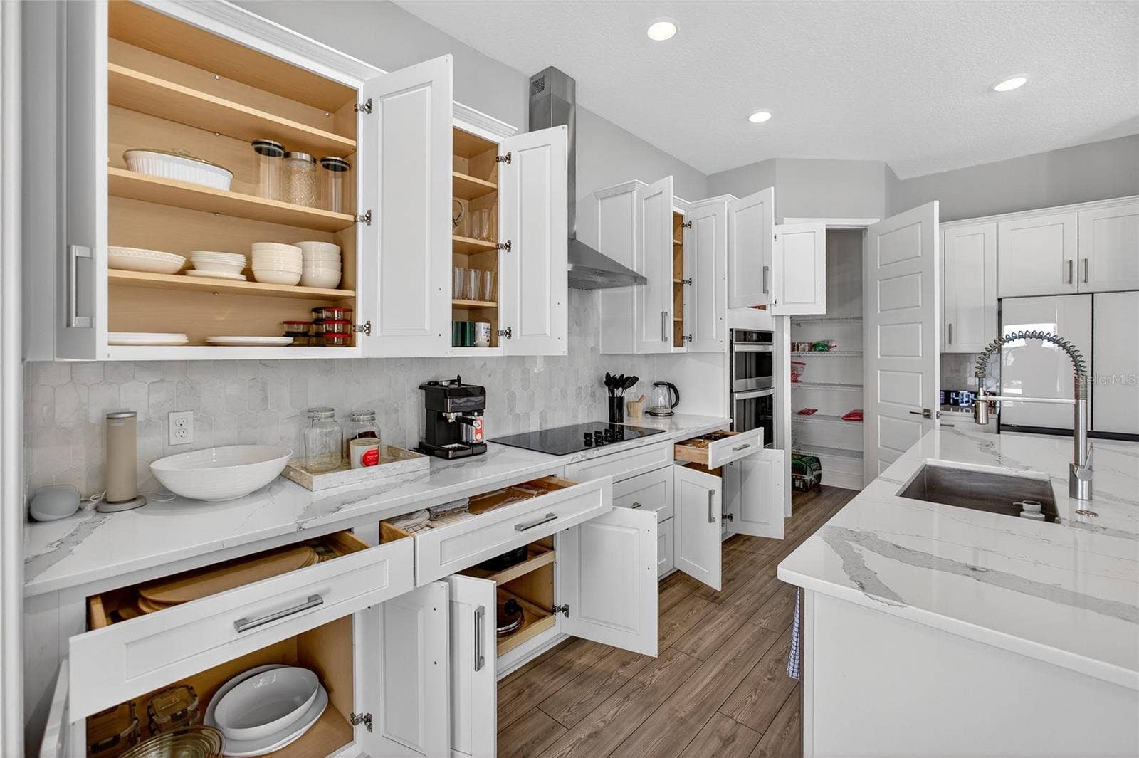 5217 CITRUS LEAF BOULEVARD, Winter Garden, FL 34787 turn key kitchen