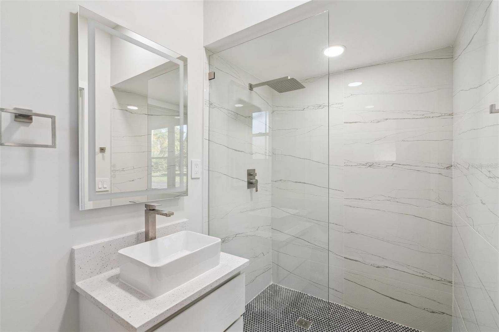 5526 PARKDALE DRIVE, Orlando, FL 32839 5526 PARKDALE DRIVE, Orlando, FL 32839
