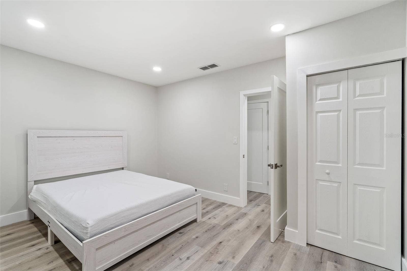 5526 PARKDALE DRIVE, Orlando, FL 32839 5526 PARKDALE DRIVE, Orlando, FL 32839
