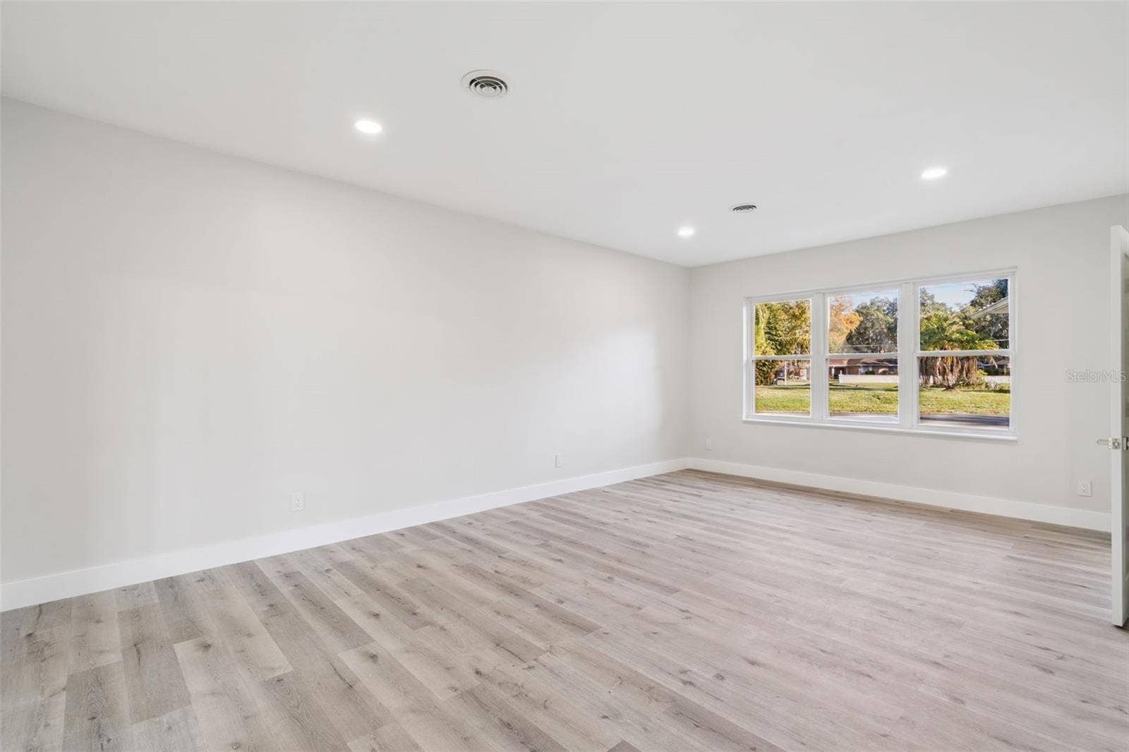 5526 PARKDALE DRIVE, Orlando, FL 32839 5526 PARKDALE DRIVE, Orlando, FL 32839