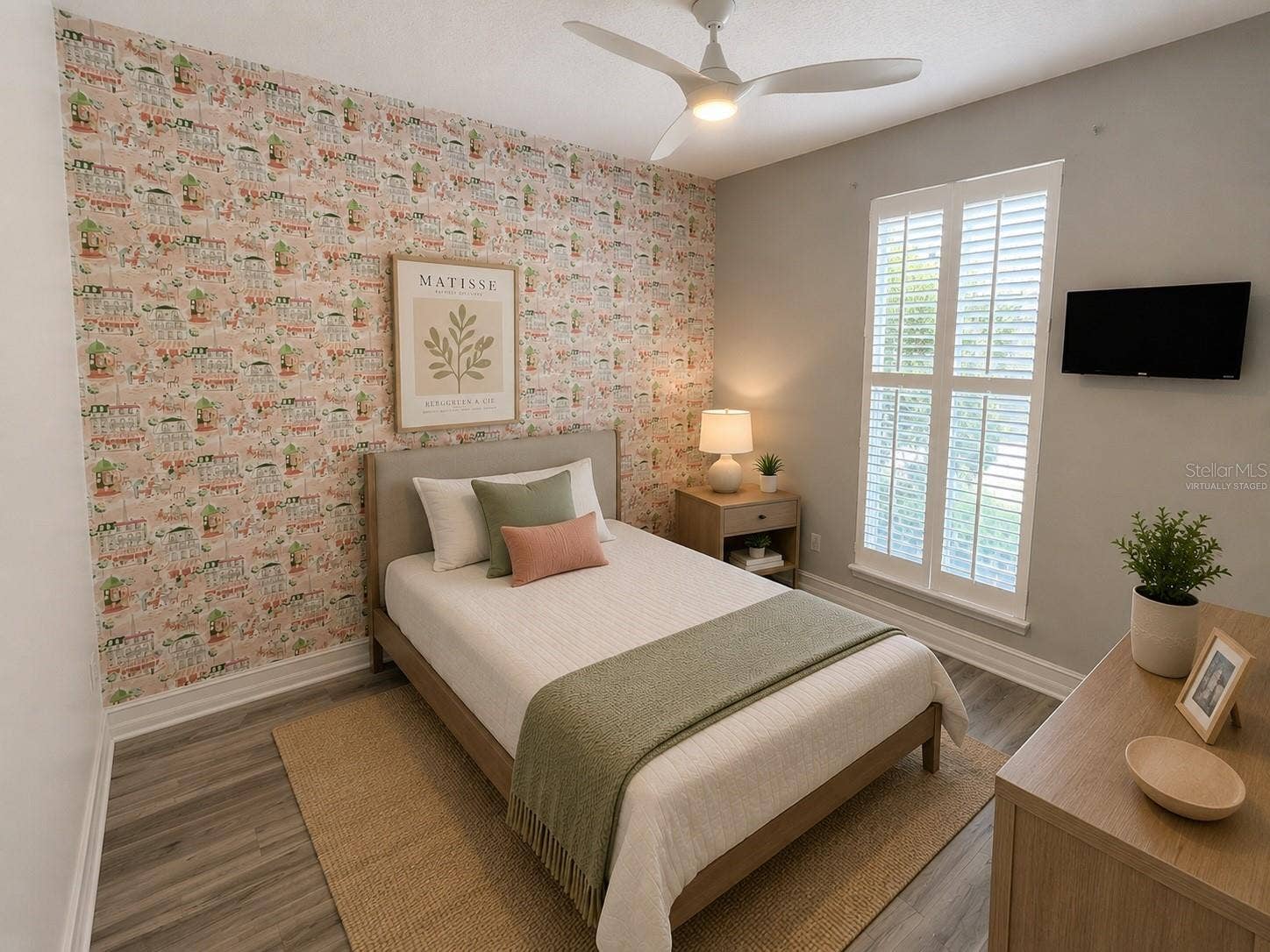 first floor bedroom (Virtually staged)