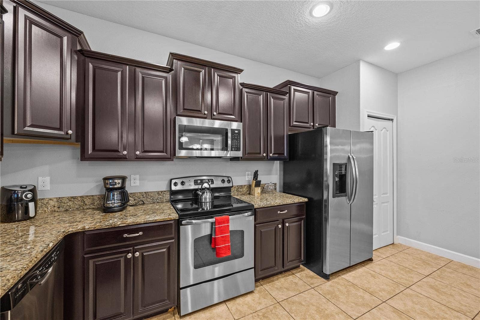 9117 EL CARO LANE, Davenport, FL 33896 9117 EL CARO LANE, Davenport, FL 33896