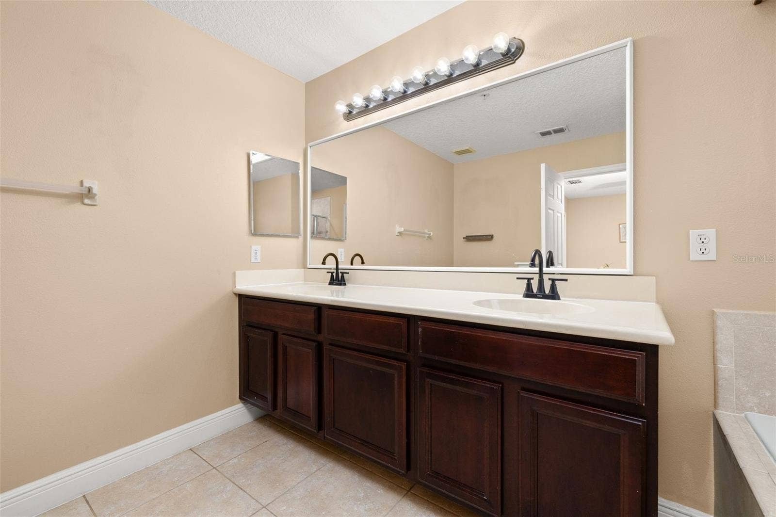 811 ASSEMBLY COURT, Reunion, FL 34747 811 ASSEMBLY COURT, Reunion, FL 34747