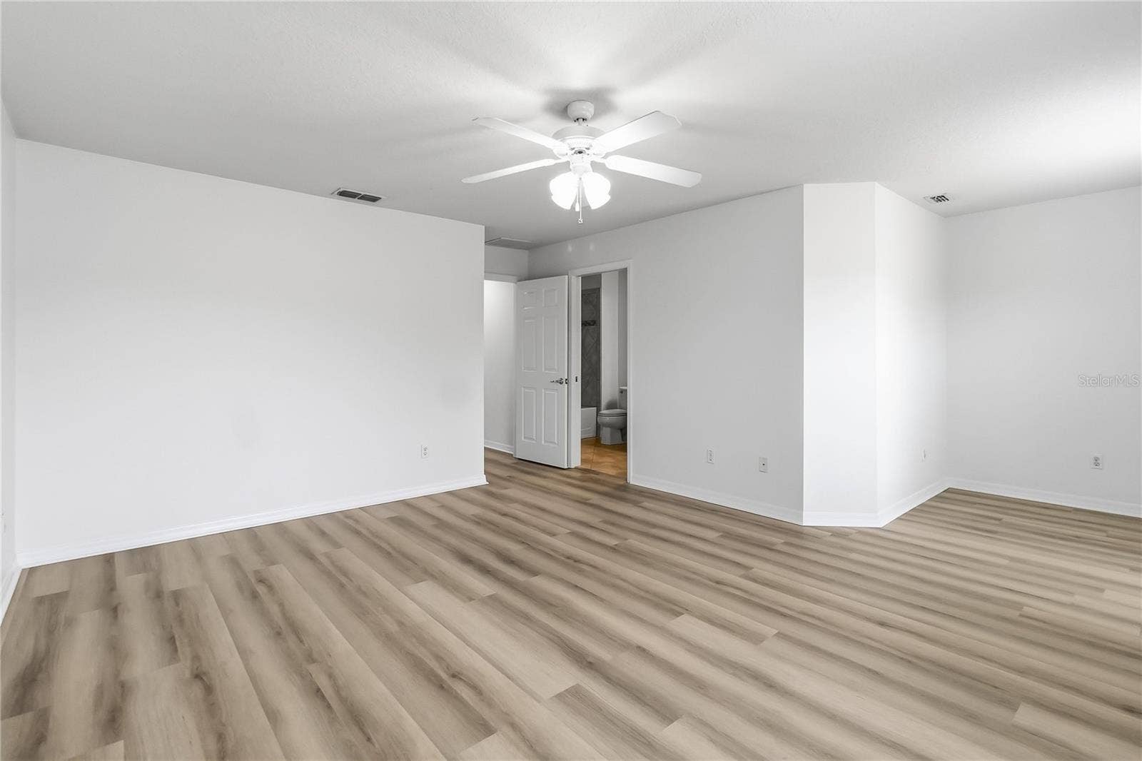 8681 LOWER VILLAGEWALK CIRCLE, Orlando, FL 32827 8681 LOWER VILLAGEWALK CIRCLE, Orlando, FL 32827