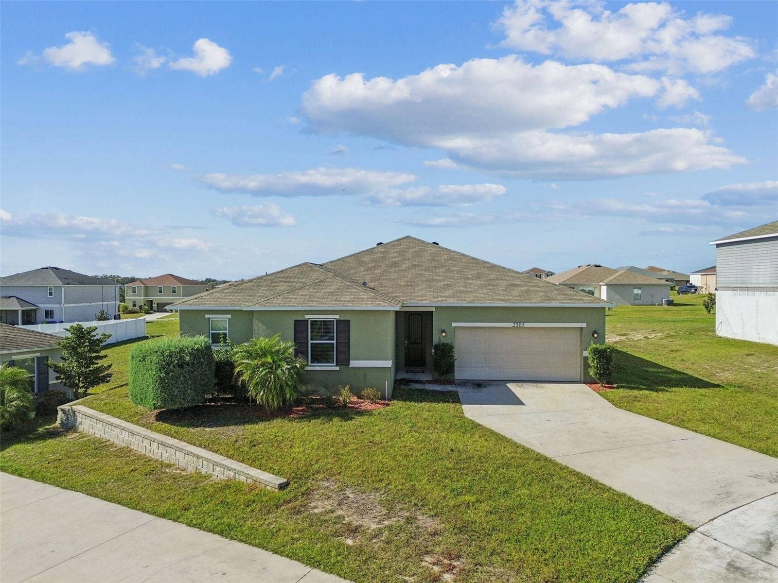 2305 GLADIOLUS LANE, Mascotte, FL 34753