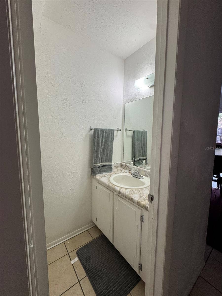 3990 CRAYRICH CIRCLE, #GE, Orlando, FL 32839 half bath
