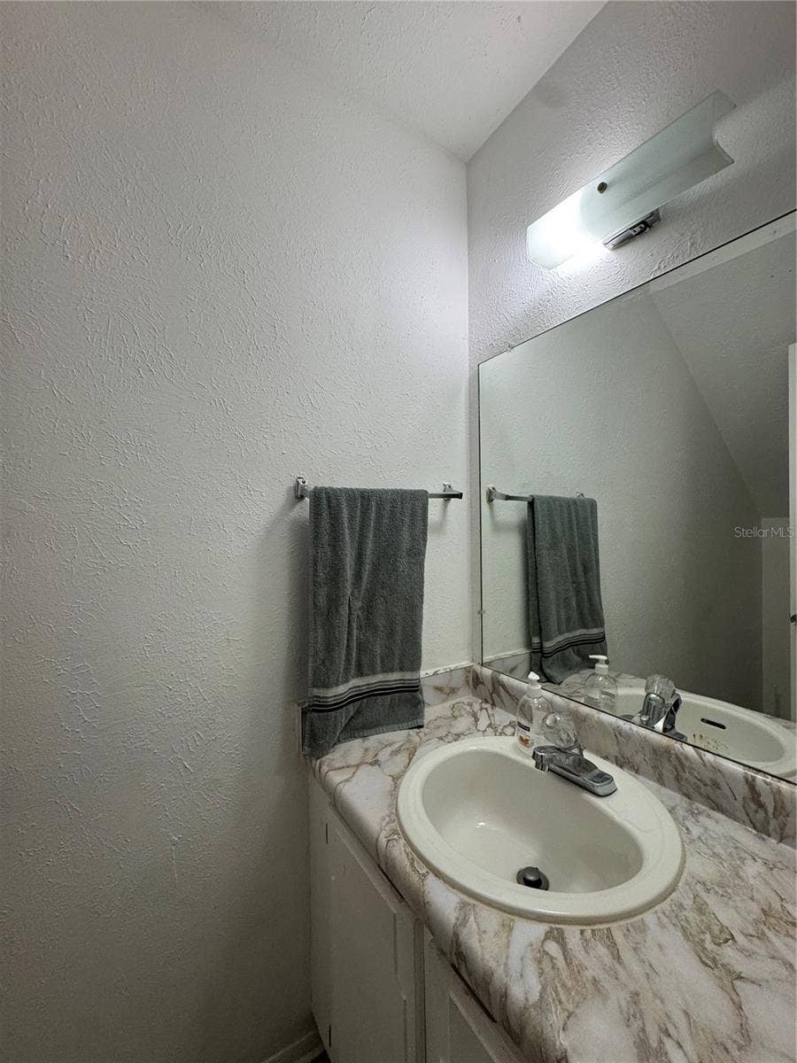 3990 CRAYRICH CIRCLE, #GE, Orlando, FL 32839 half bath
