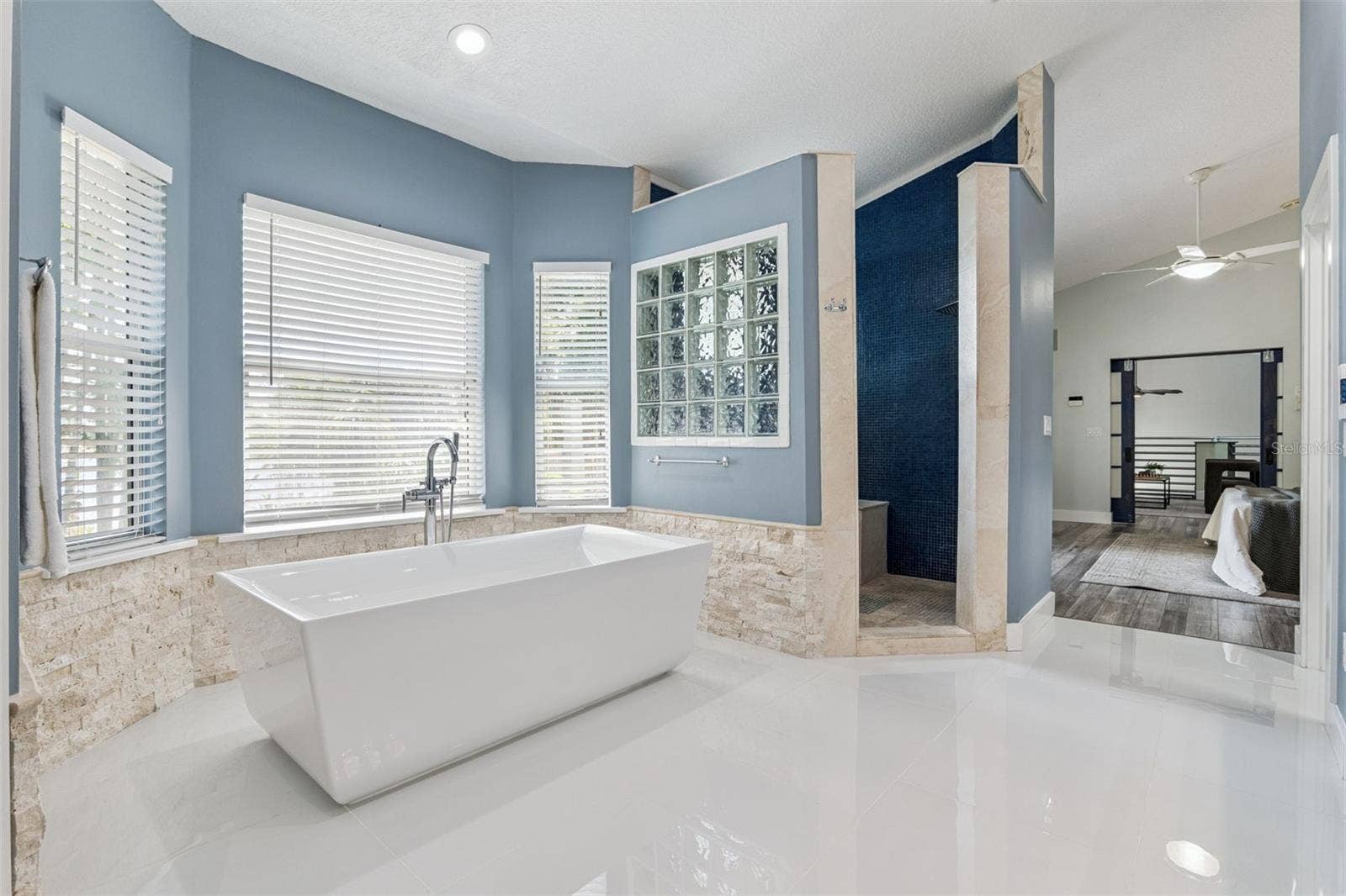 9642 BEAR LAKE ROAD, Apopka, FL 32703 Incredible bathroom renovation!