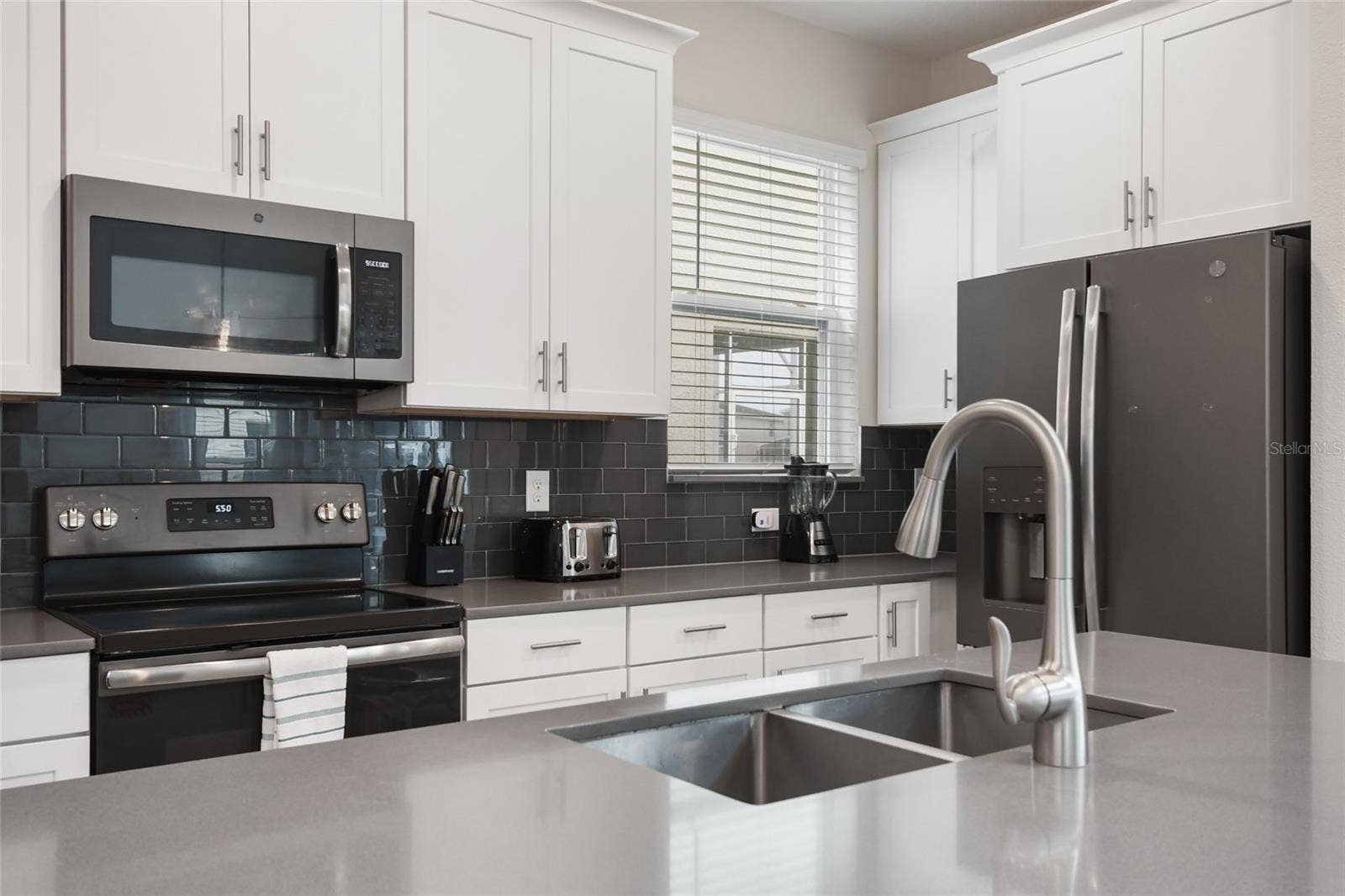 8942 CABOT CLIFFS DRIVE, Davenport, FL 33896 8942 CABOT CLIFFS DRIVE, Davenport, FL 33896