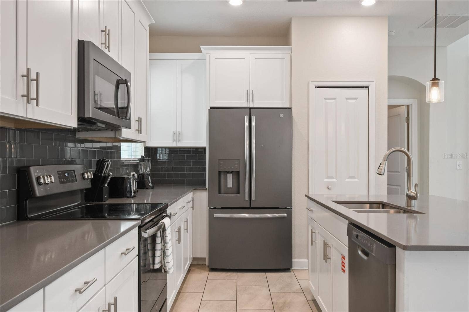 8942 CABOT CLIFFS DRIVE, Davenport, FL 33896 8942 CABOT CLIFFS DRIVE, Davenport, FL 33896