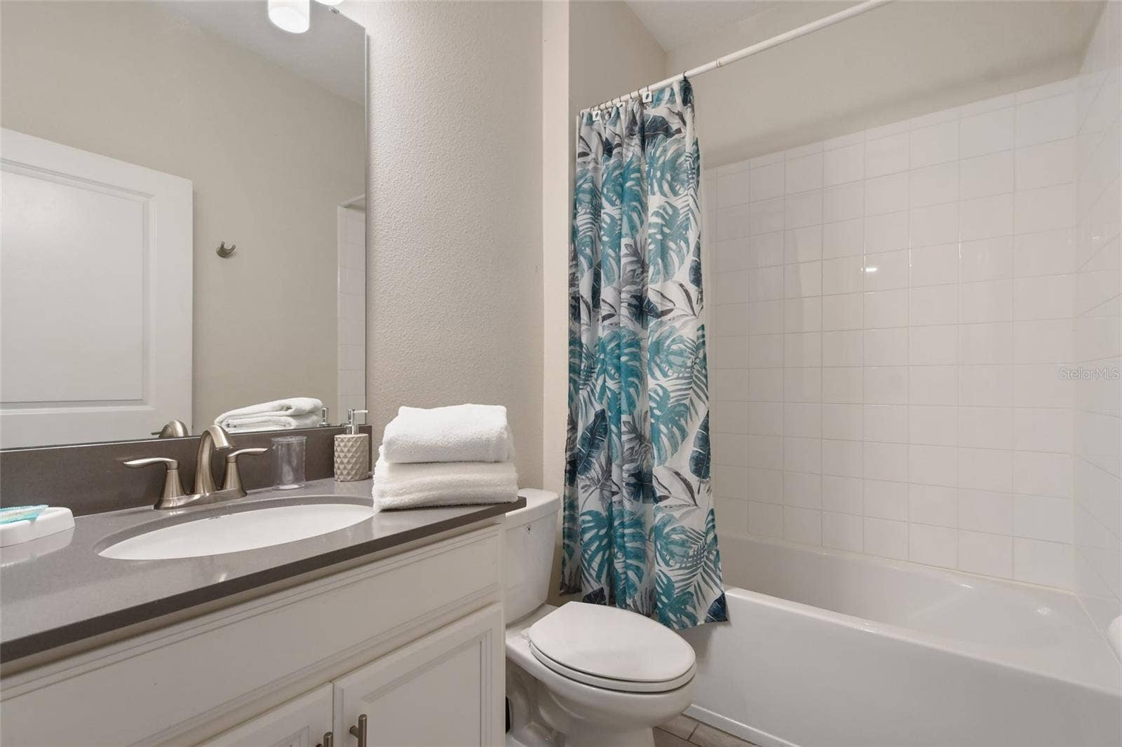 8942 CABOT CLIFFS DRIVE, Davenport, FL 33896 8942 CABOT CLIFFS DRIVE, Davenport, FL 33896