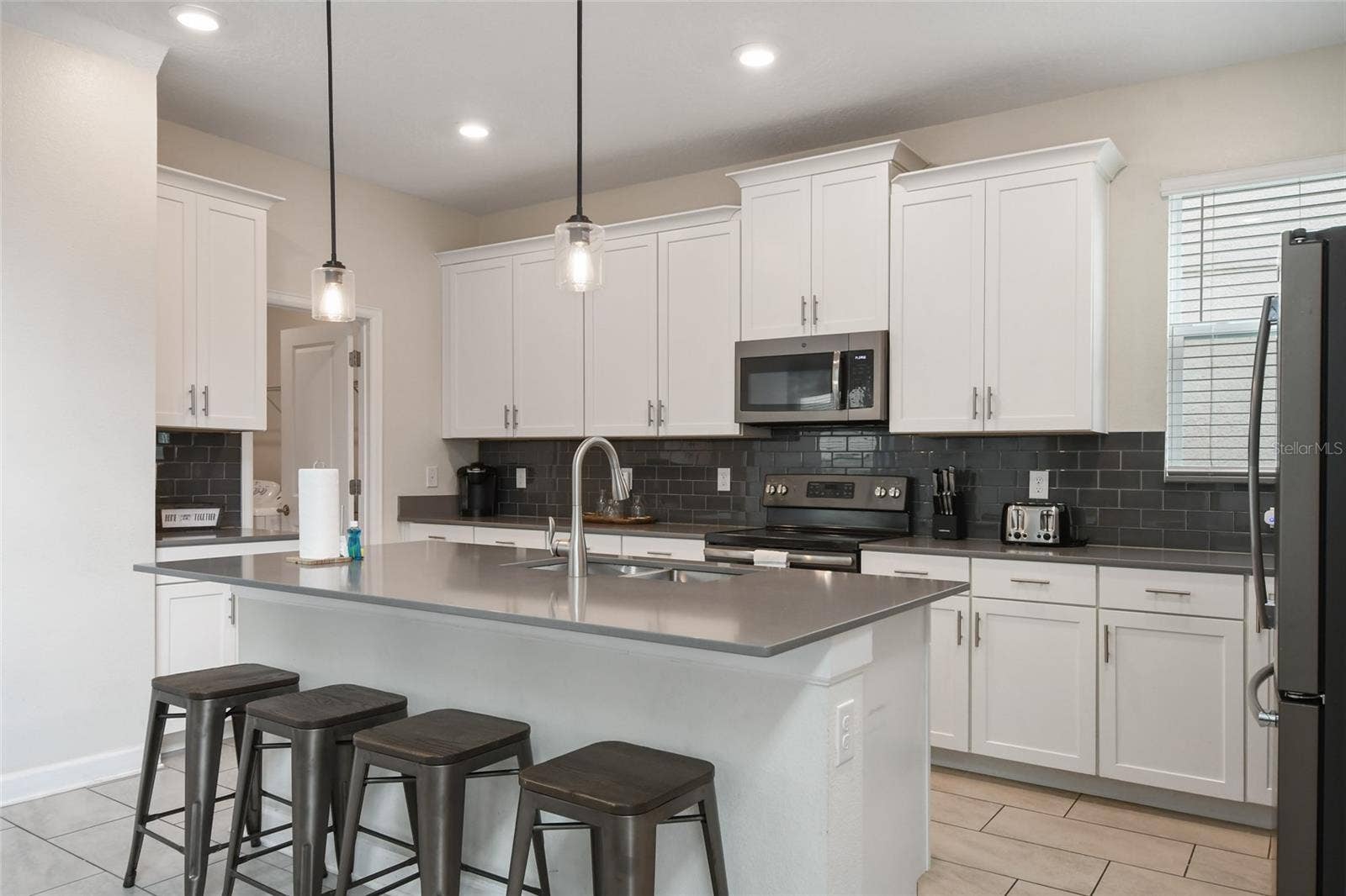 8942 CABOT CLIFFS DRIVE, Davenport, FL 33896 8942 CABOT CLIFFS DRIVE, Davenport, FL 33896