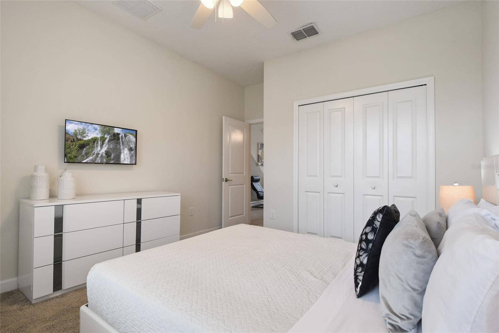 8942 CABOT CLIFFS DRIVE, Davenport, FL 33896 8942 CABOT CLIFFS DRIVE, Davenport, FL 33896