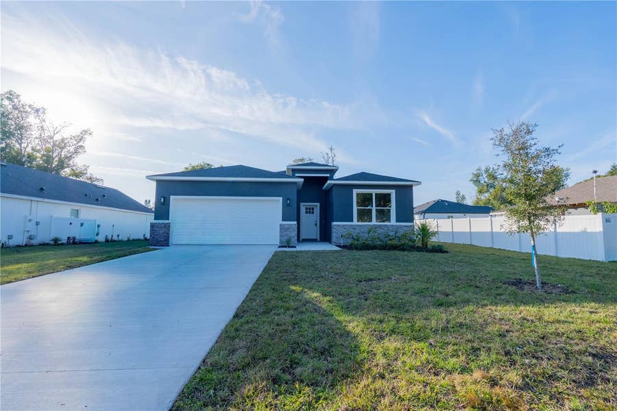 Property photo for 911 N NEW HAMPSHIRE AVENUE, Tavares, FL