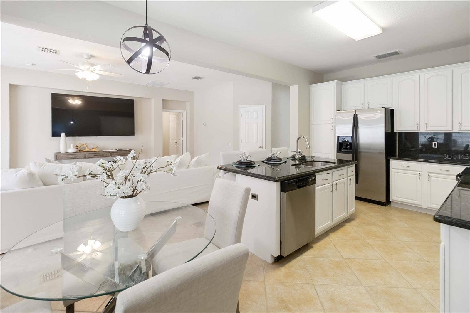 13519 BICTON LANE, Windermere, FL 34786 Livingroom/Kitchen Combo