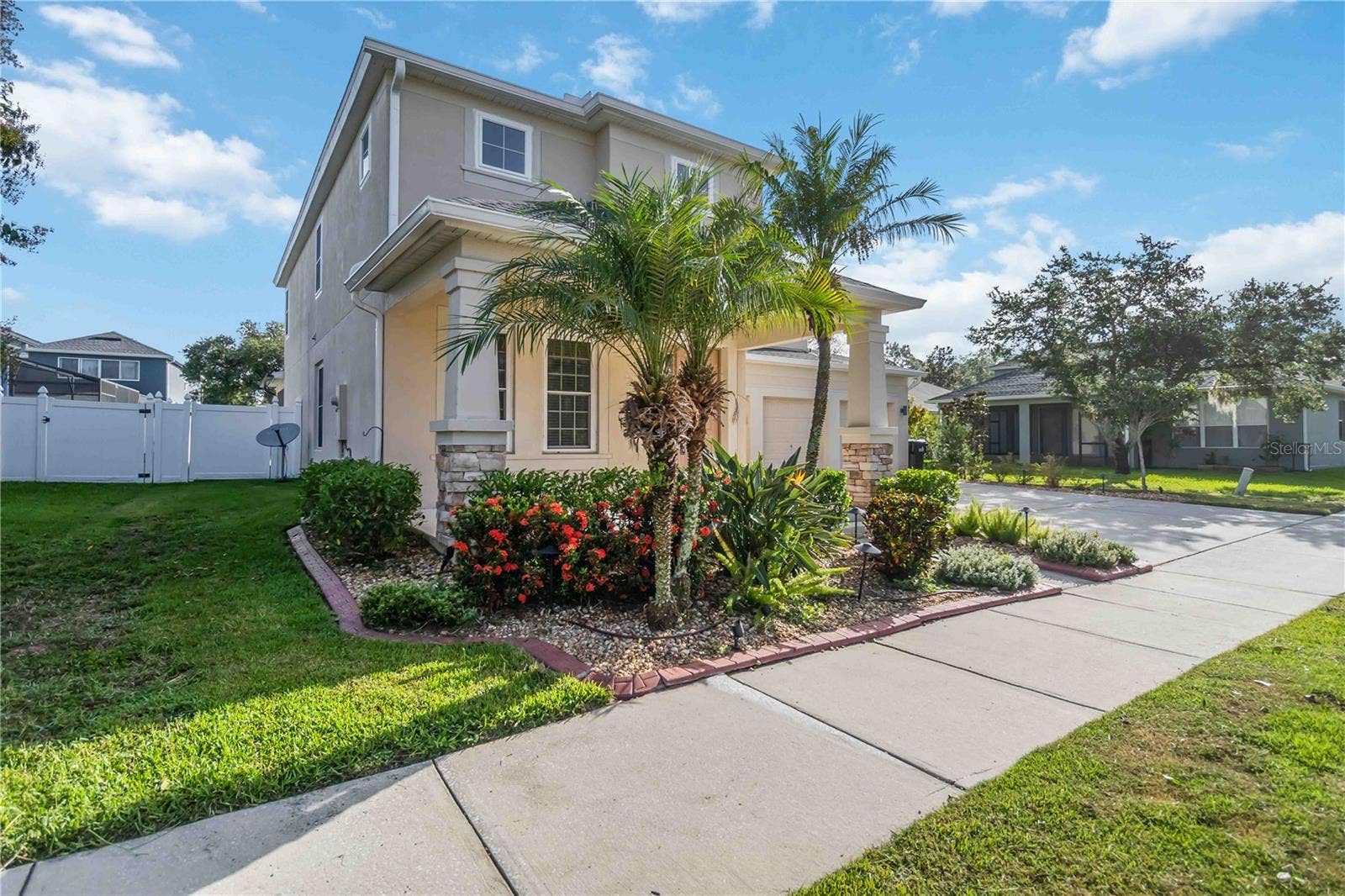 13519 BICTON LANE, Windermere, FL 34786 Left Side of the House