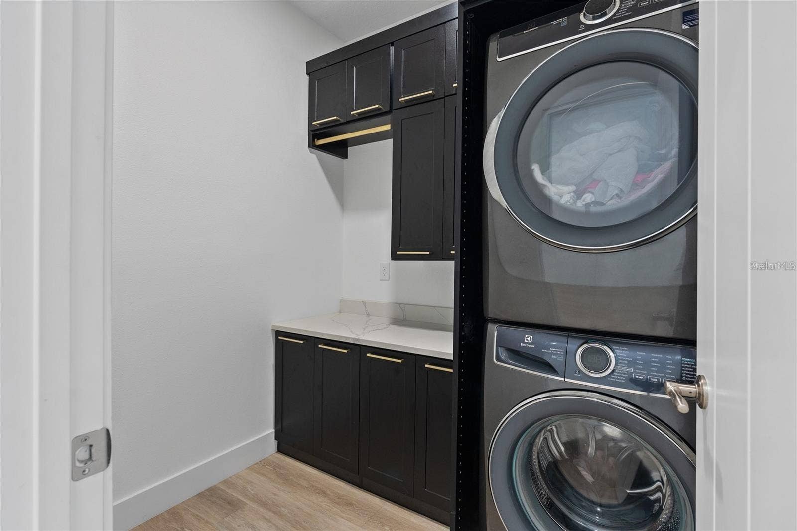 4509 PATRICIA ANN COURT, Orlando, FL 32839 Laundry room with counters