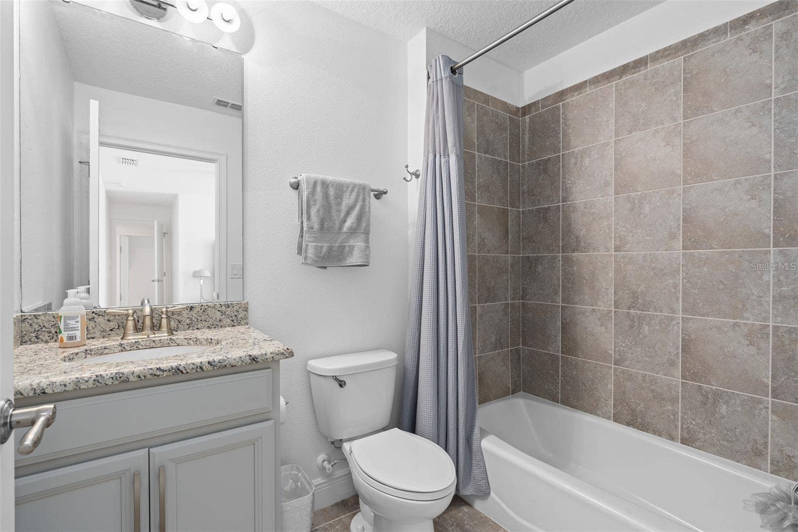 4509 PATRICIA ANN COURT, Orlando, FL 32839 Full bath in bedroom 2