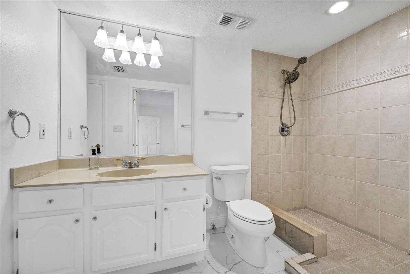 7550 HINSON STREET, #10A, Orlando, FL 32819 7550 HINSON STREET, #10A, Orlando, FL 32819