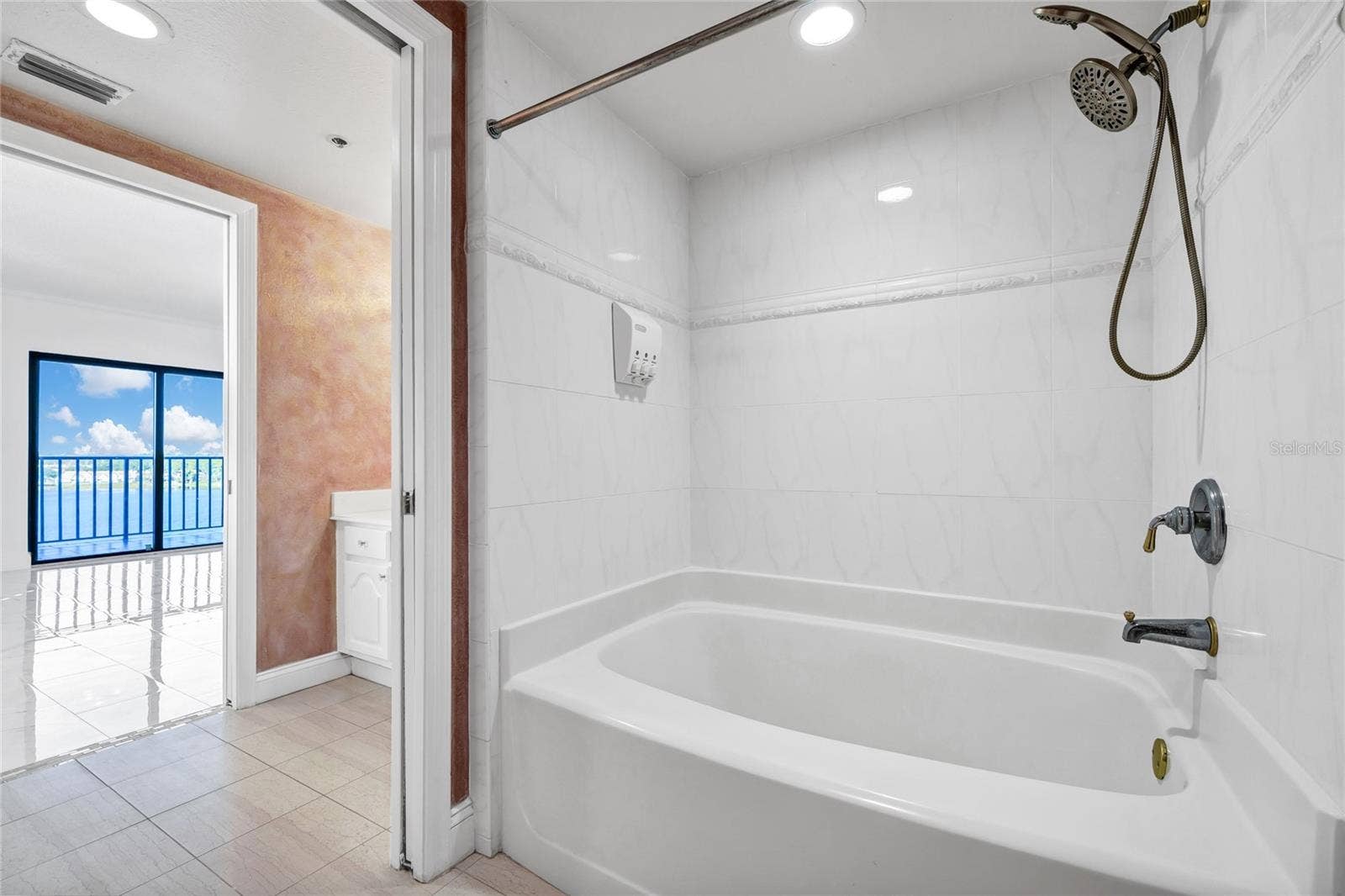7550 HINSON STREET, #10A, Orlando, FL 32819 7550 HINSON STREET, #10A, Orlando, FL 32819
