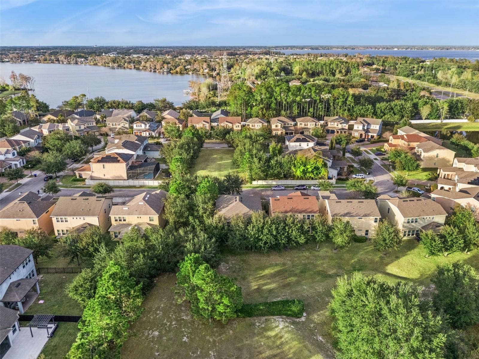 6752 TRELLIS VINE LOOP, Windermere, FL 34786 Rare privacy in Windermere no rear neighbors, no front-facing neighbors, and no neighbor on the left side. Enjoy an open, peaceful setting with beautiful nearby lake views.