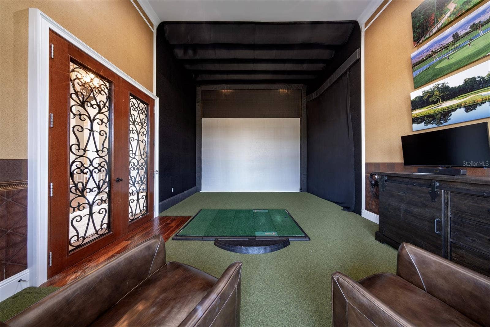 2780 VICKIE COURT, Kissimmee, FL 34744 Office den space fitted for a golf simulator