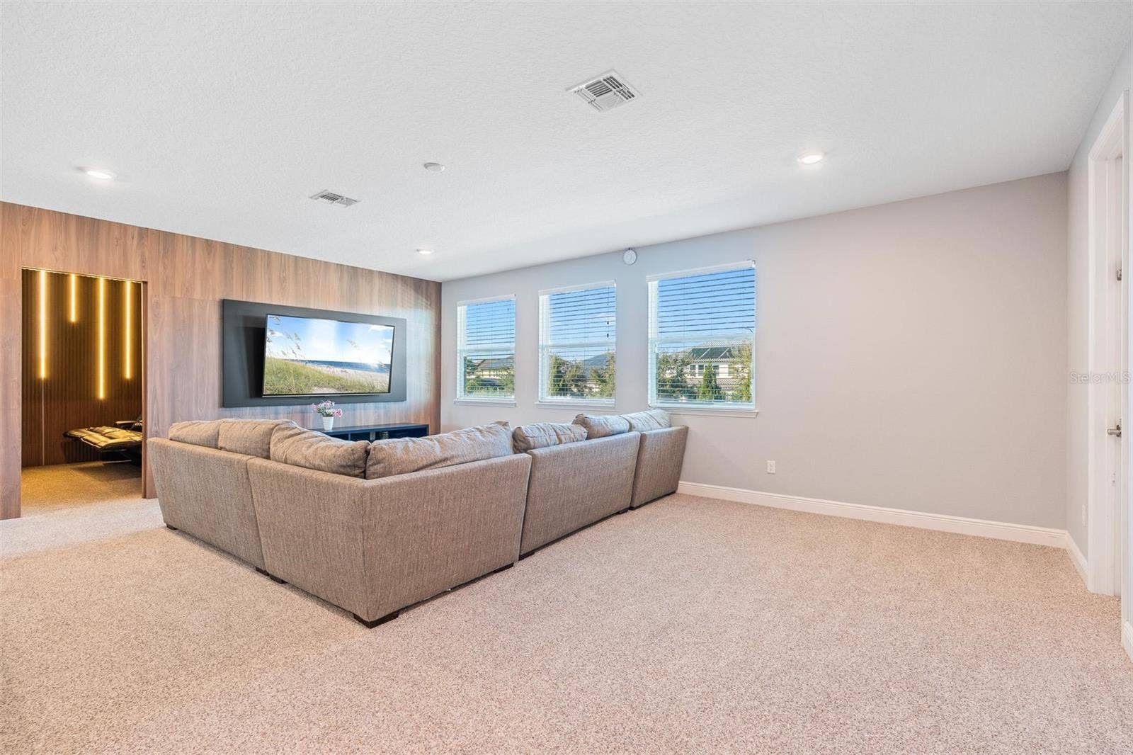 8324 LUDINGTON CIRCLE, Orlando, FL 32836 8324 LUDINGTON CIRCLE, Orlando, FL 32836