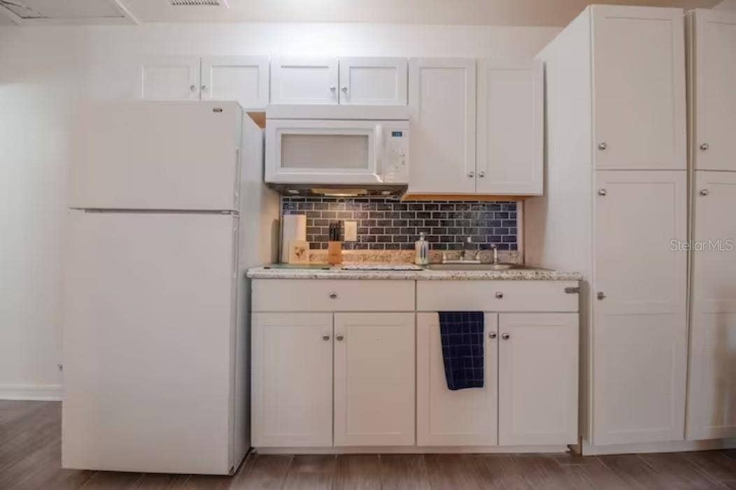3120 PEEL AVENUE, Orlando, FL 32806 kitchenette