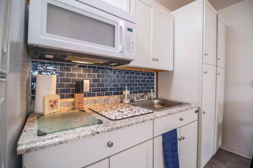 3120 PEEL AVENUE, Orlando, FL 32806 kitchenette