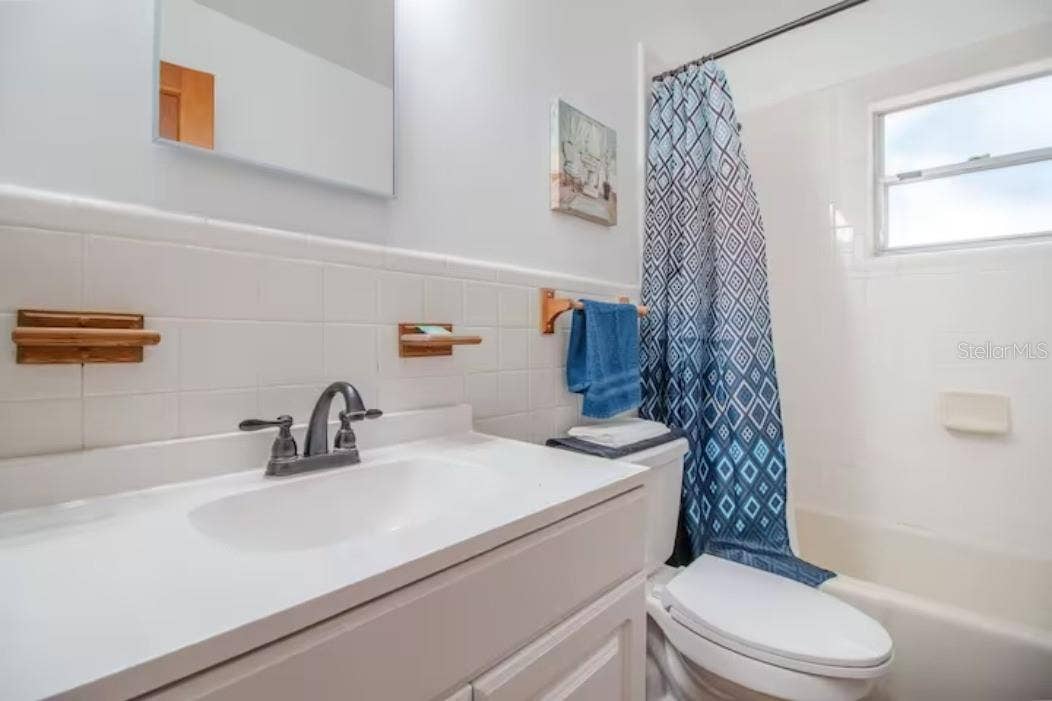 3120 PEEL AVENUE, Orlando, FL 32806 Bathroom sinks