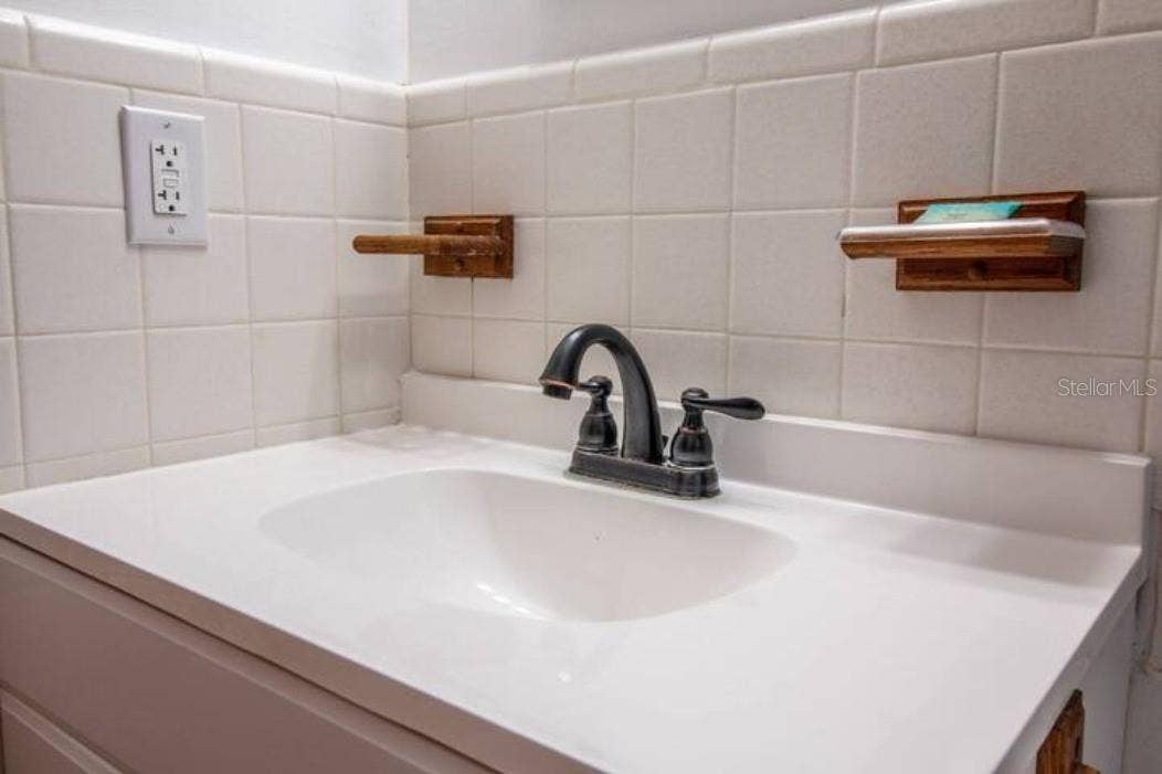 3120 PEEL AVENUE, Orlando, FL 32806 Bathroom sinks