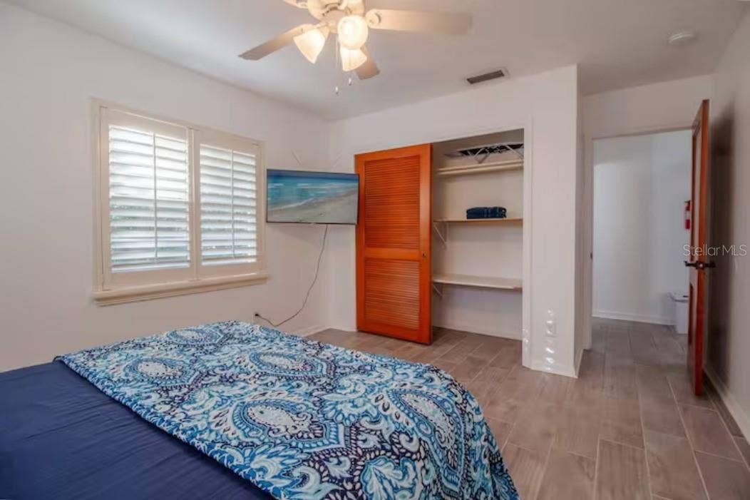 3120 PEEL AVENUE, Orlando, FL 32806 Master with queen bed, tv, ceiling fan, window to the outside, closet, access to the bathroom.