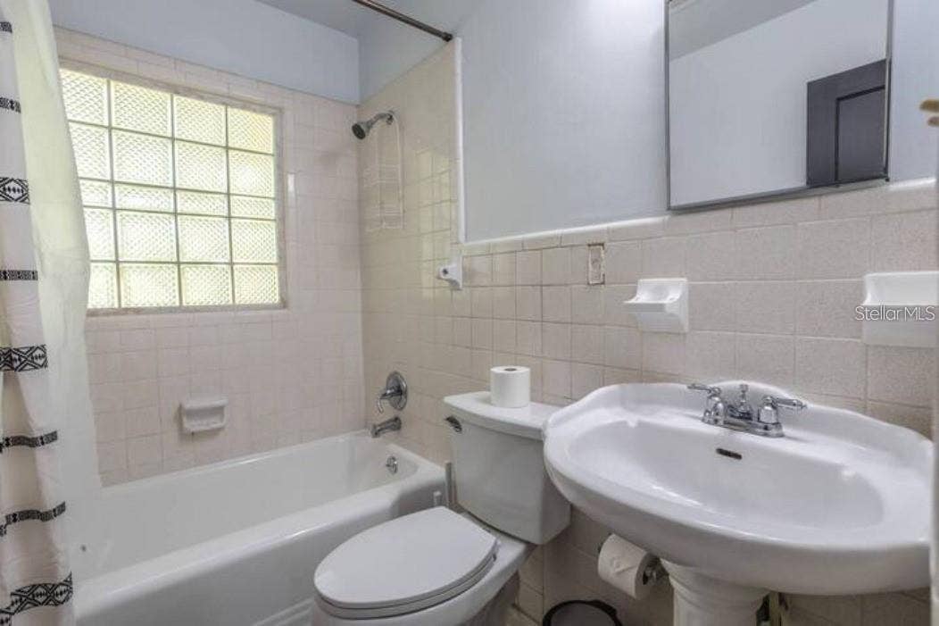 3120 PEEL AVENUE, Orlando, FL 32806 3120 PEEL AVENUE, Orlando, FL 32806