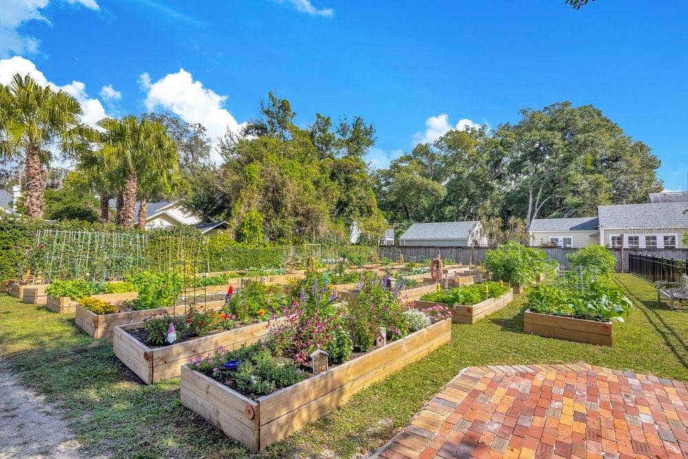 1004 E ROBINSON, Orlando, FL 32801 1004 E ROBINSON, Orlando, FL 32801