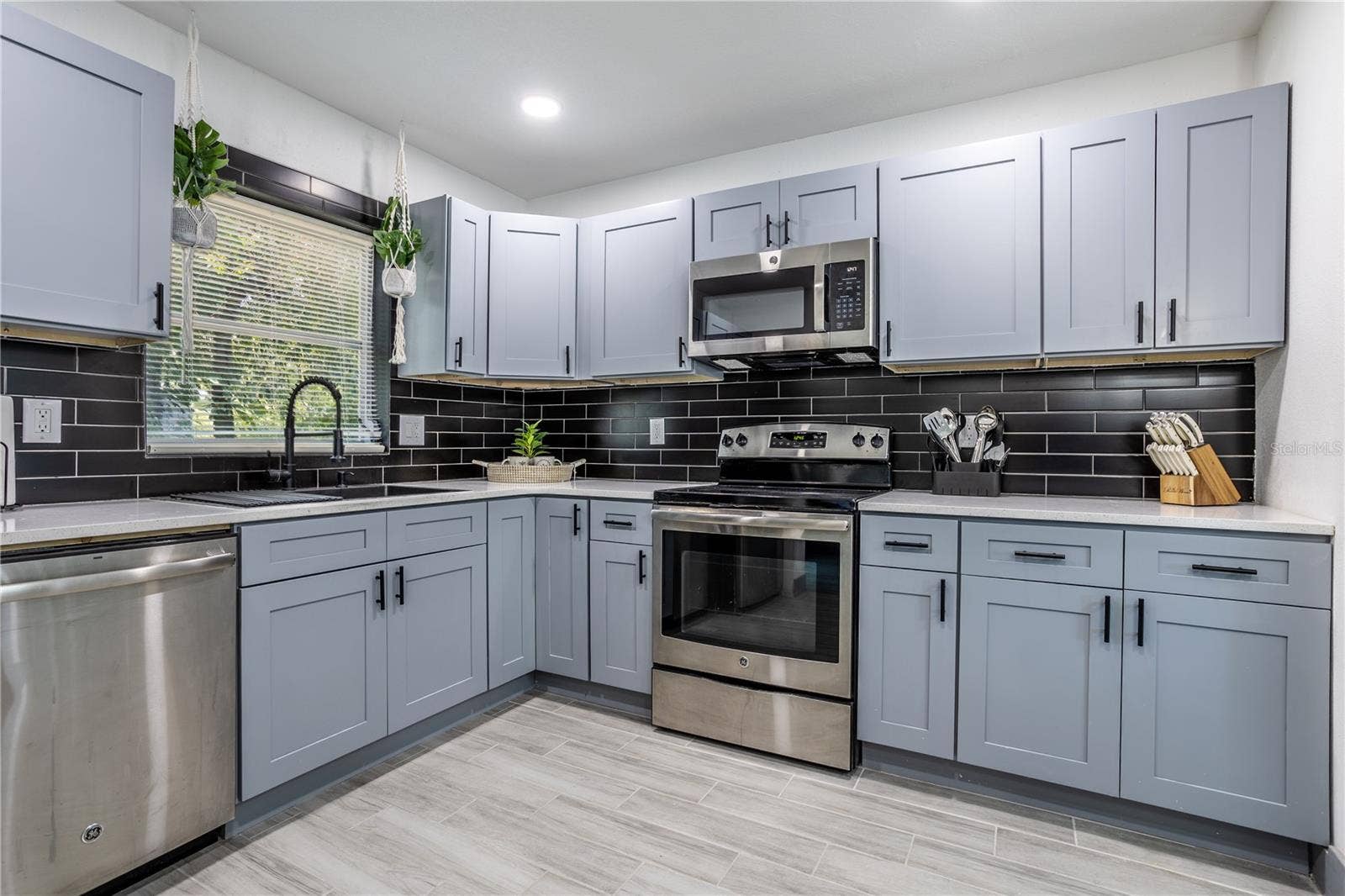 1213 CORBETT LANE, Orlando, FL 32806 1213 CORBETT LANE, Orlando, FL 32806