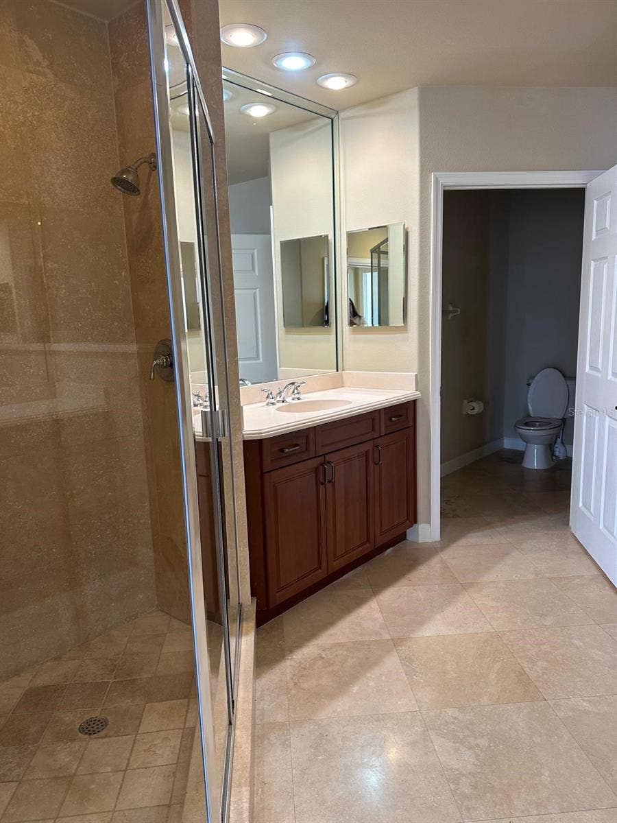 8749 THE ESPLANADE, #30, Orlando, FL 32836 MASTER BATH