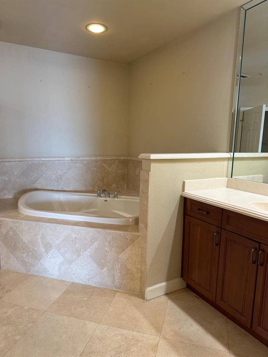 8749 THE ESPLANADE, #30, Orlando, FL 32836 MASTER BATH