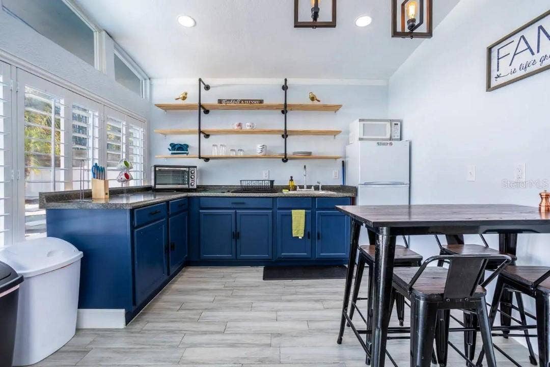 4401 LENMORE STREET, Orlando, FL 32812 4401 LENMORE STREET, Orlando, FL 32812