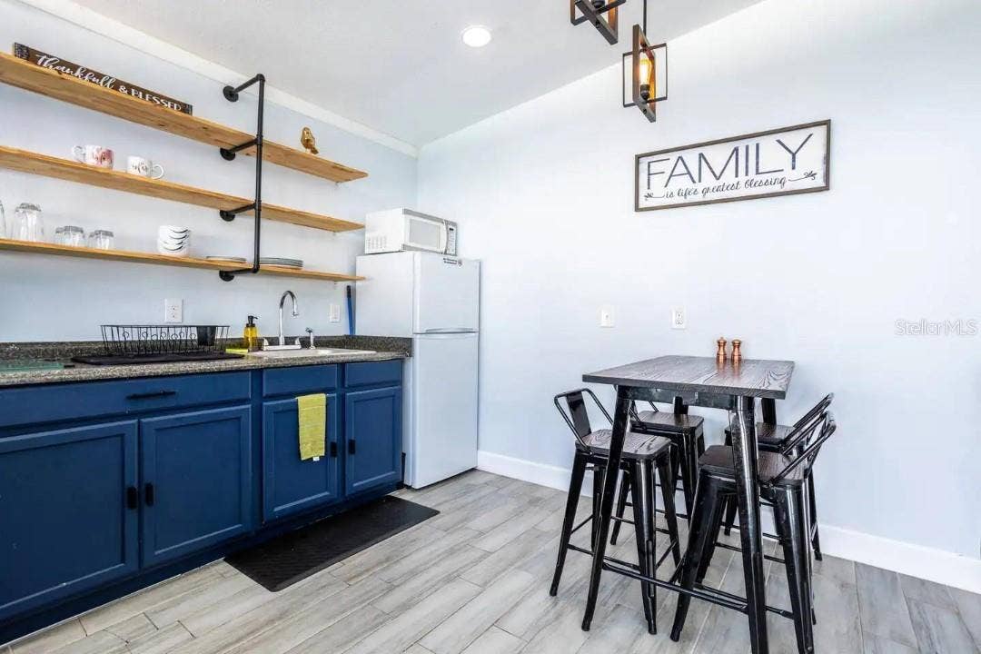 4401 LENMORE STREET, Orlando, FL 32812 4401 LENMORE STREET, Orlando, FL 32812