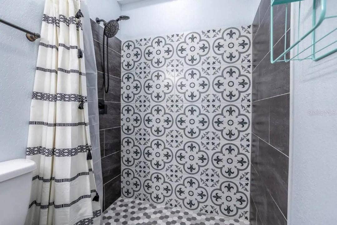 4401 LENMORE STREET, Orlando, FL 32812 4401 LENMORE STREET, Orlando, FL 32812