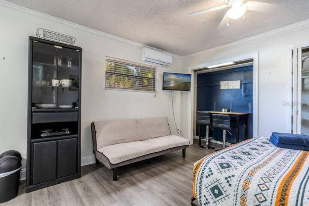 4401 LENMORE STREET, Orlando, FL 32812 4401 LENMORE STREET, Orlando, FL 32812
