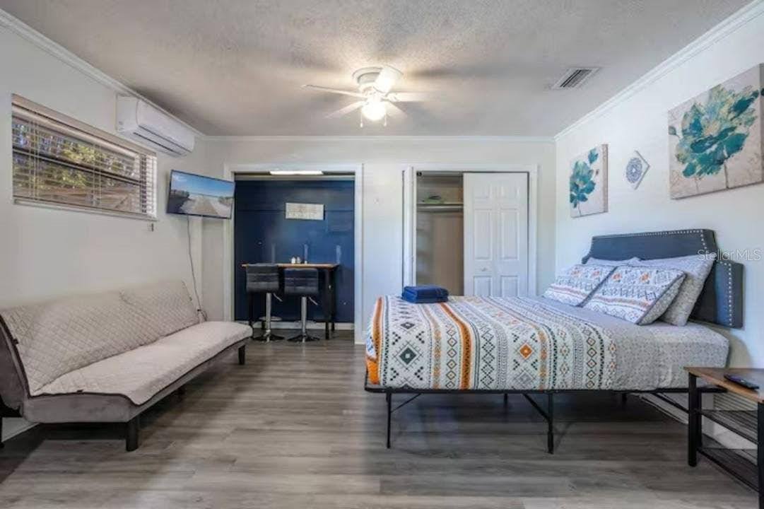 4401 LENMORE STREET, Orlando, FL 32812 4401 LENMORE STREET, Orlando, FL 32812