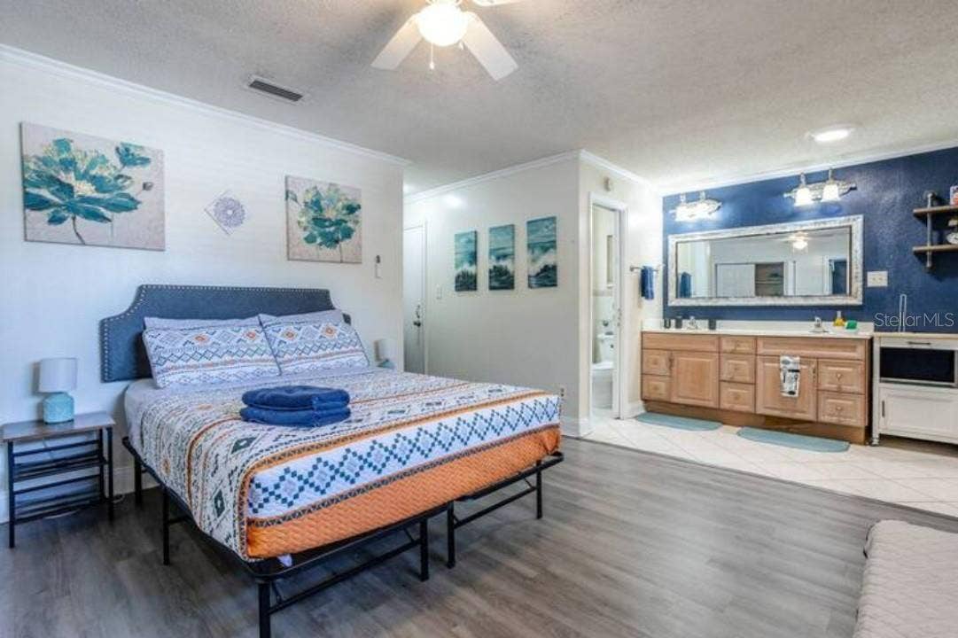 4401 LENMORE STREET, Orlando, FL 32812 4401 LENMORE STREET, Orlando, FL 32812